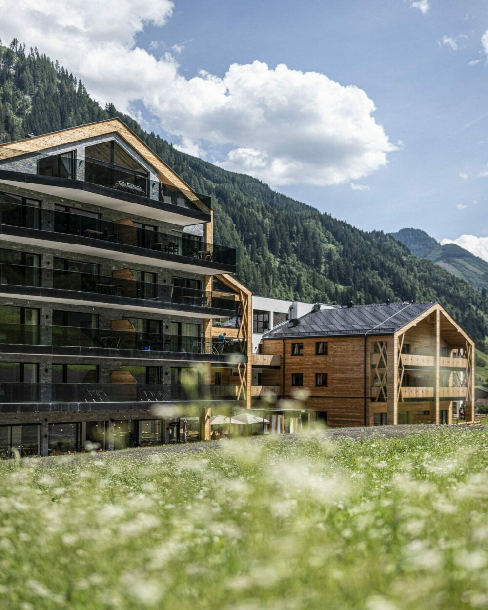 carpe solem Rauris mit umgebender Landschaft im Rauriser Tal.