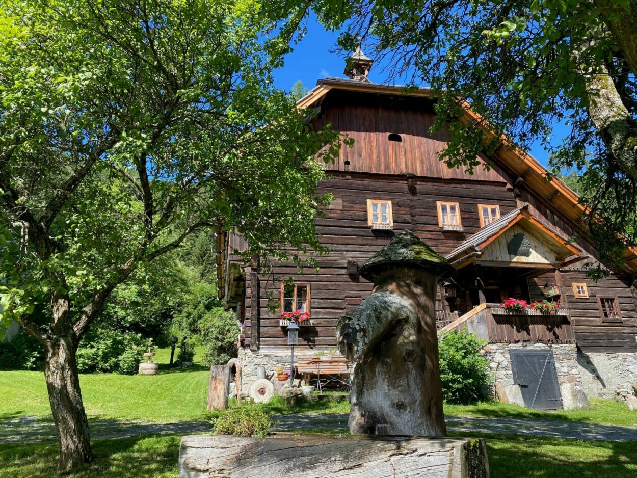 Mesnerhaus Fuchsn Außenansicht.