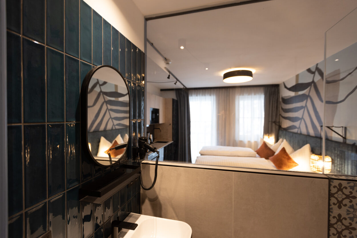 Hotel Zimmer, Badezimmer.