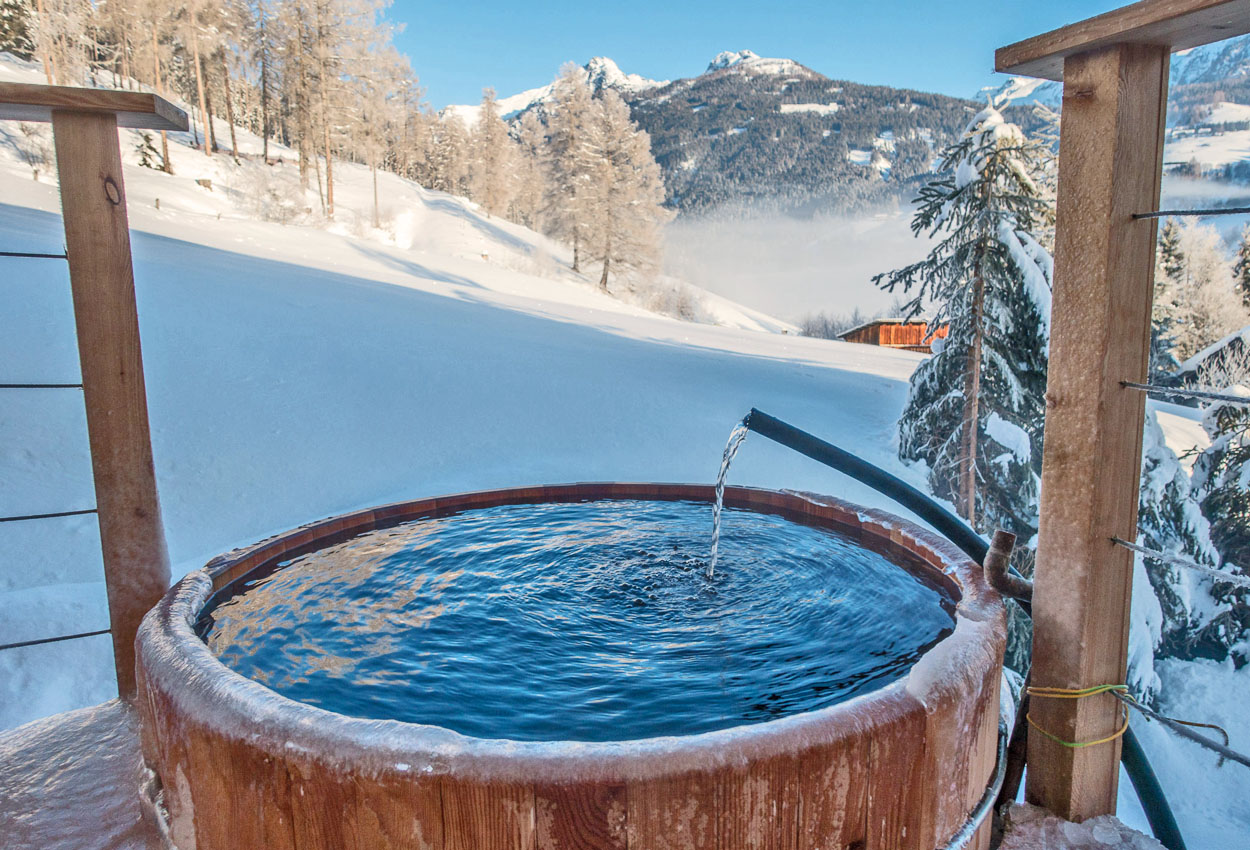Sauna, Wellness mit Tauchbecken im Außenbereich im Ferienhaus in Weißpriach.